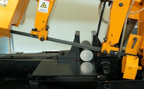 天等数控带锯床自动送料精度会出现偏差吗？