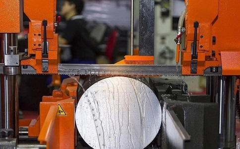 天等立式金属带锯床切削出现跑带故障解决方法！